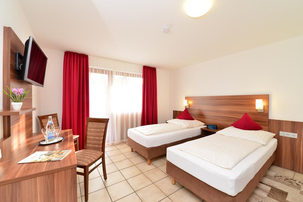 Hotel Am Buchwald Esslingen am Neckar Luaran gambar